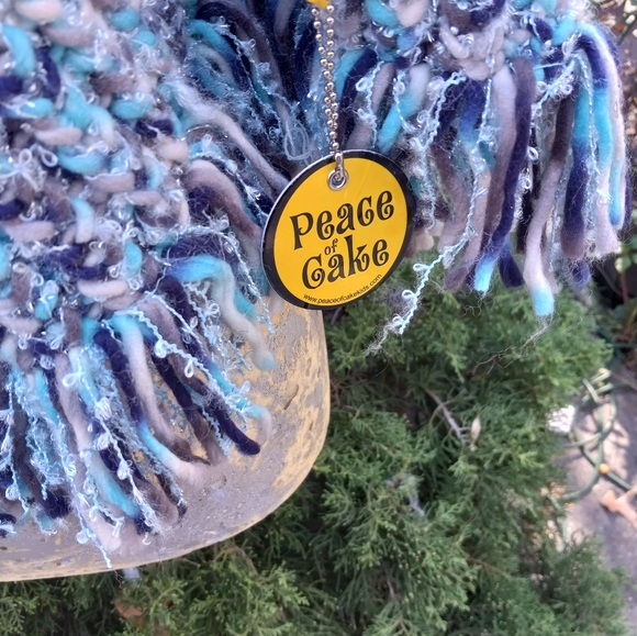 Shawl Cape w/Bow & Fringe💙🤍 - Picture 4 of 4